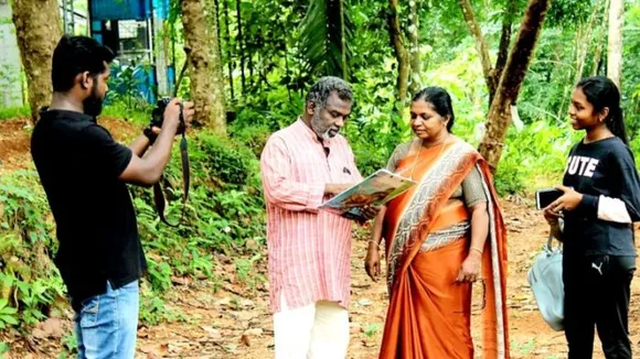 "ചൂണ്ടുവിരൽ" ഷോർട്ട് ഫിലിം പ്രൊഫ. എലിക്കുളം ജയകുമാറിന്റെ "കുടുംബ ചിത്ര"മാണ് !