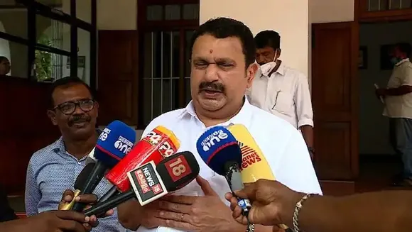 ഗവർണർ മലക്കം മറിഞ്ഞു, ഭരണഘടന കുന്തം കുടച്ചക്രം എന്ന് പറഞ്ഞ ആളെയാണ് വീണ്ടും മന്ത്രിയാക്കുന്നത്; മുഖ്യമന്ത്രിയും ഗവർണറുമായി എന്തോ ഓപ്പറേഷൻ നടന്നു. രണ്ടുപേരുടെയും കളി കൊണ്ട് വിദ്യാർഥികളാണ് കുടുങ്ങിയത്; സജി ചെറിയാൻ രാജിവെക്കേണ്ടി വരുമെന്ന് കെ മുരളീധരന്‍