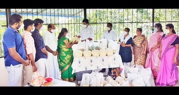 കോവിഡ് കാലത്ത് സഹായഹസ്തവുമായി ജോസ് കെ മാണി