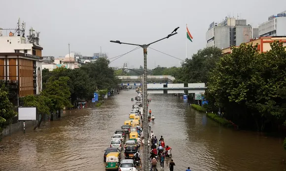 പ്രളയത്തിൽ വിറങ്ങലിച്ച ഡൽഹിയിൽ ജനജീവിതം സാധാരണ നിലയിലേക്ക്; സ്കൂളുകൾക്ക് 18വരെ അവധി