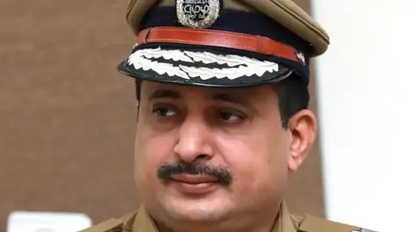 മോൻസന്റെ പുരാവസ്തു തട്ടിപ്പിൽ ഇടനിലക്കാരൻ; ഐ ജി ലക്ഷ്മണക്ക് സസ്പെൻഷൻ, മുഖ്യമന്ത്രി ഫയലിൽ ഒപ്പിട്ടു