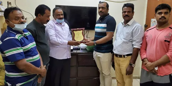 28 വർഷത്തെ പ്രവാസജീവിതം അവസാനിപ്പിച്ച് മടങ്ങുന്ന ബഷീർകുട്ടിയ്ക്ക് നവയുഗം യാത്രയയപ്പ് നൽകി.