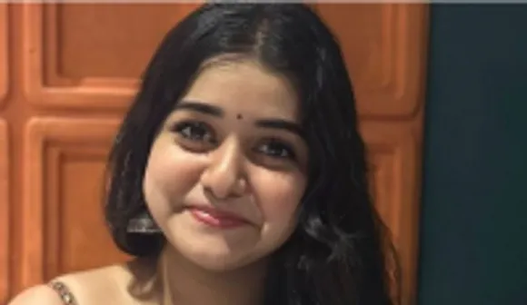 ‘എന്തൊരു ക്യൂട്ട് ആണല്ലേ ഈ കുട്ടി!! ആരെയും മയക്കുന്ന പുഞ്ചിരിയിൽ അതിമനോഹരമായ ചിത്രങ്ങൾ ആരാധകർക്ക് മുന്നിൽ പങ്കുവെച്ച് സാനിയ