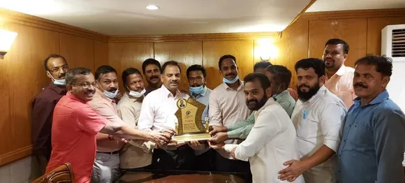 പോളി തണ്ടിയേക്കലിന് തൃശൂർ ജില്ലാ സൗഹൃദവേദി  ദമ്മാം യാത്രയയപ്പ് നൽകി