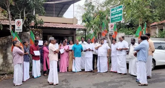 മുത്തോലി-കൊടുങ്ങൂർ റോഡിലെ വെള്ളക്കെട്ട് പരിഹരിക്കണം;  ബിജെപി ധര്‍ണ നടത്തി