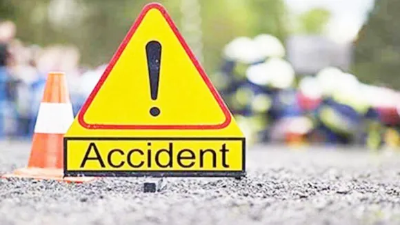 പാലക്കാട് സ്‌കൂട്ടർ യാത്രക്കാരിയെ ഇടിച്ചിട്ടു; നടുറോഡിൽ യുവാവിന്റെ ബൈക്ക് അഭ്യാസപ്രകടനം