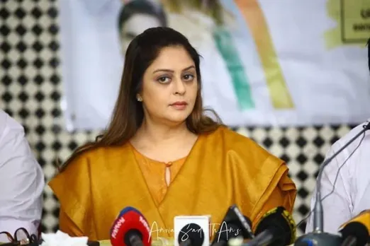 ദക്ഷിണേന്ത്യയിൽ  കടന്നു കയറാന്‍ മോദി മുണ്ടുടുത്ത് പ്രശ്ചന്നവേഷം കളിക്കുന്നു. നാട്യവും കാപട്യവും മാത്രമാണ് രാജ്യത്ത് നടന്നുകൊണ്ടിരിക്കുന്നതെന്ന് നഗ്മ