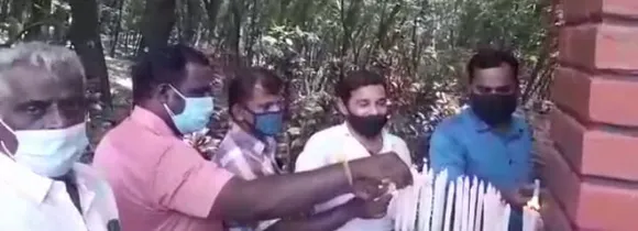 നരേന്ദ്ര മോദിക്കുവേണ്ടി മെഴുകുതിരി കത്തിച്ച് പ്രാർത്ഥിച്ച് അണികൾ