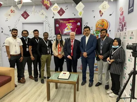 റേഡിയോ മലയാളത്തിന് ആശംസകളര്‍പ്പിച്ച് യൂഗോ പേ വേ ടീം