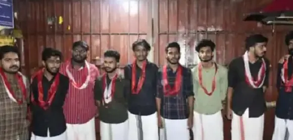 രാഹുൽ ഗാന്ധിയുടെ ഓഫിസ് ആക്രമിച്ച കേസ്: ജാമ്യം ലഭിച്ച എസ്എഫ്ഐ പ്രവർത്തകർക്ക് വൻ വരവേൽപ്പ്