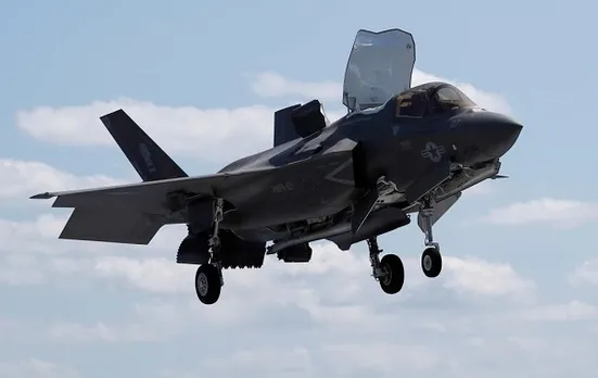 ഇന്ധനം നിറയ്ക്കാനെത്തിയ ടാങ്കര്‍ വിമാനവുമായി കൂട്ടിയിടിച്ചു; യുഎസ് വ്യോമസേനയുടെ ഫൈറ്റര്‍ ജെറ്റ് തകര്‍ന്നു; പൈലറ്റ് അത്ഭുതകരമായി രക്ഷപ്പെട്ടു