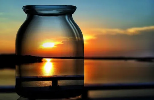 This new material removes water pollutants using solar power
