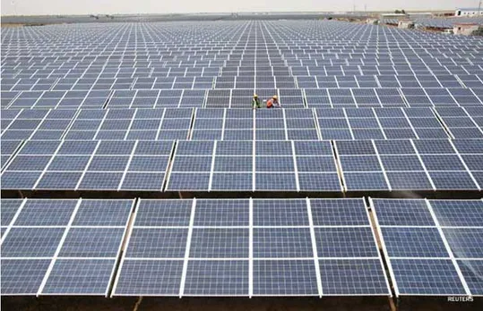 Govt to Launch Single Solar Power Bid of 100,000 MW: R K Singh