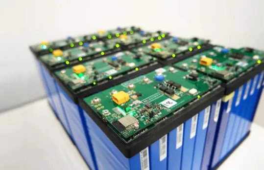 Waaree ESS Inks Supply Pact with GreenVolt Mobility for Li-Ion Batteries
