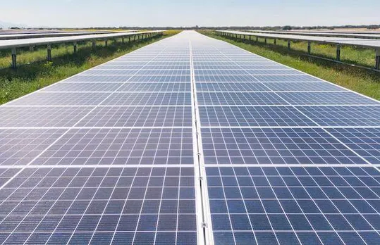 EIB Finances 200 MW Solar Projects in Spain, 2 Wind Farms in Austria