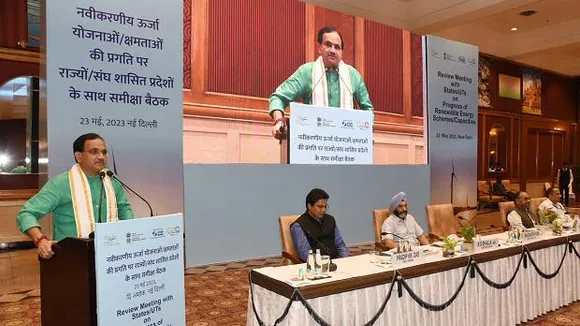 Minister of State for MNRE Bhagwanth Khuba addresses the session. Photo by-PIB