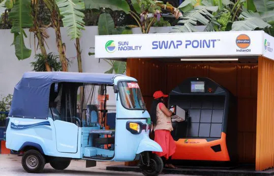 Indian Oil, Sun Mobility Sign Deal To Build Battery-Swapping Business In India