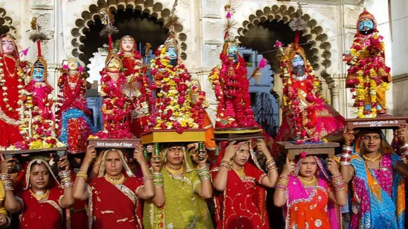 Women in Jaipur celebrating Gangaur | Image: PinkCity.com
