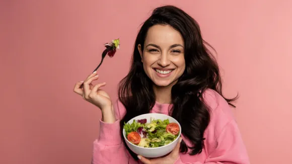 salad diet food eating protein vitamins nutrients