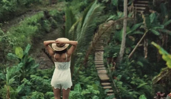 Samantha Vacation In Indonesia