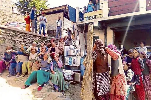 Himachal Pradesh women protesting