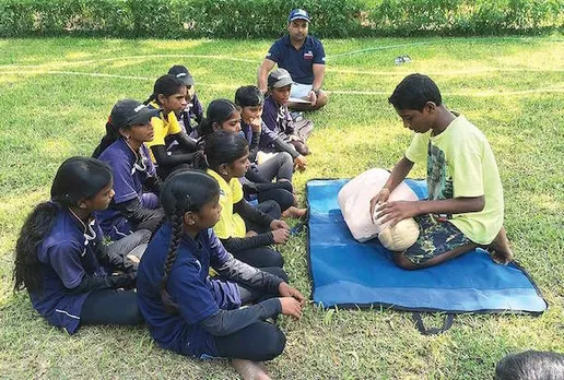 Lifeguard training to children