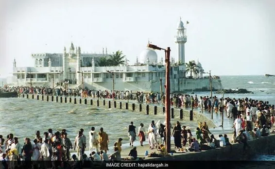 Women enter Haji Ali Dargah
