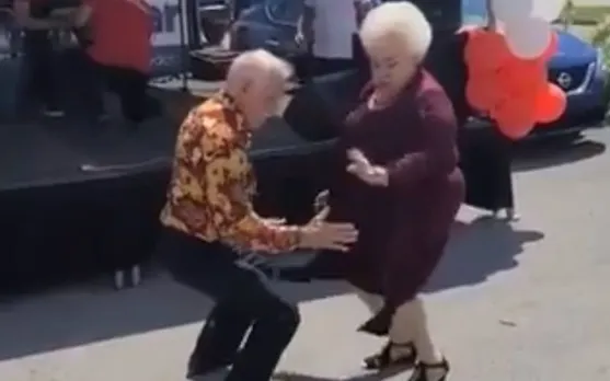 Couple Dancing to Problema