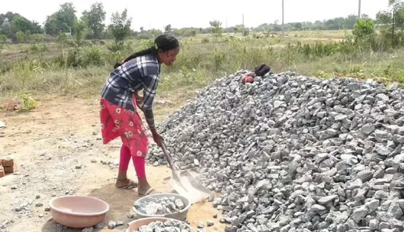 Odisha District Topper Turns Labourer