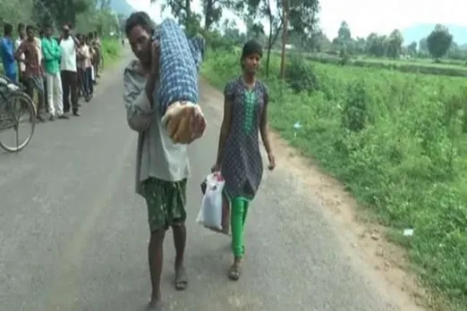 Dana Majhi with wife's corpse