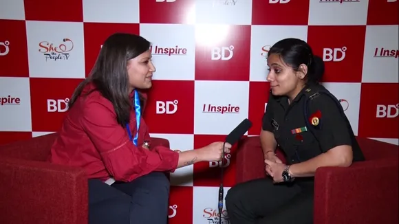 woman driving army's social media