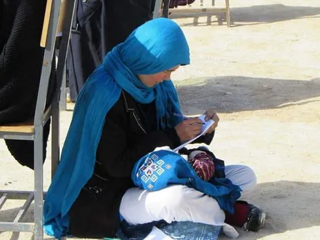 Photo Afghan Woman Nursing Baby Exam