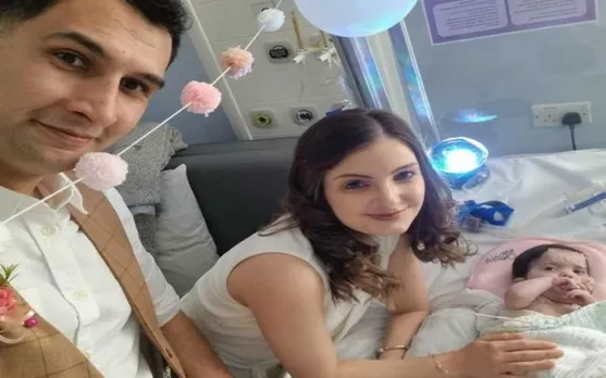 Married in children hospital ,Couple Gets Married with daughter as bridesmaid