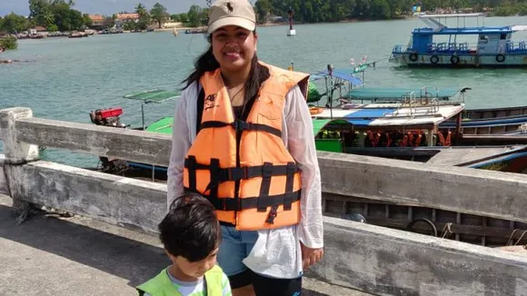 Neha Sharma Mother Traveller