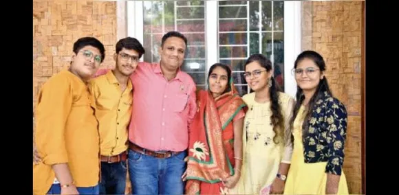 Daklia family becomes Jain monks