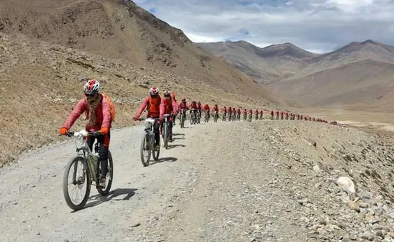 nuns bicycle trek from Kathmadu to Leh