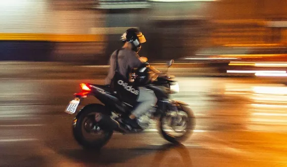 Woman Jumps From Rapido Bike-min