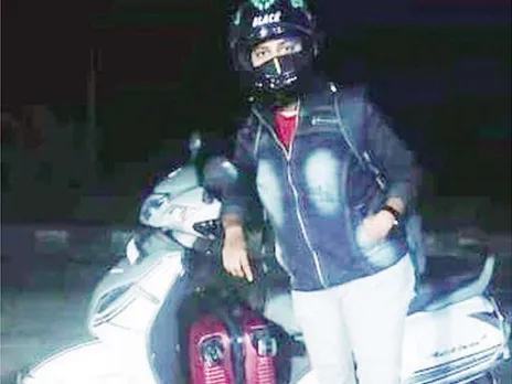 Mother Travelled 1.800 km On Scooter For Five Days To Meet Her Son