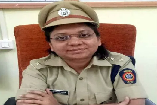 woman cop fake cases