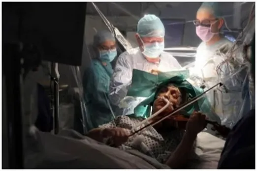 Woman play violin brain surgery