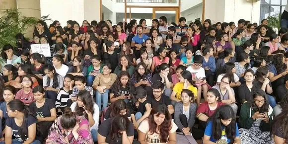 law univ girls protest raipur