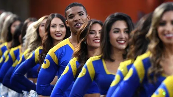 Super Bowl Introduces Male Cheerleaders