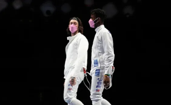 US fencers wear pink masks