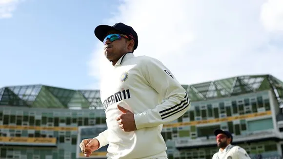 Brad Haddin gives a piece of advice to Shubman Gill