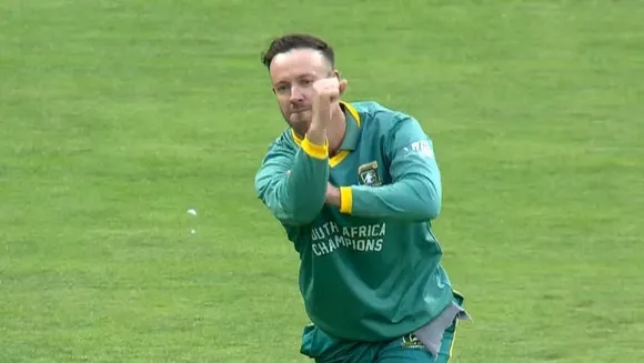 WCL-AB-de-Villiers-run-out_1754013163450_1754013174911