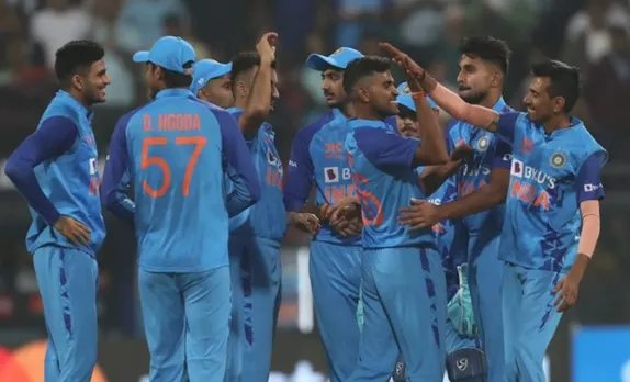 'Apun ko kuch daring karna hai' - Twitter floods with memes as Hardik Pandya opts Axar Patel for last over in first T20I against SL