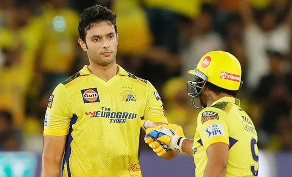 'Do short balls aaengi aur tu balla chhod ka bhaag jaega' - Fans react as Shivam Dube expresses desire to play for India