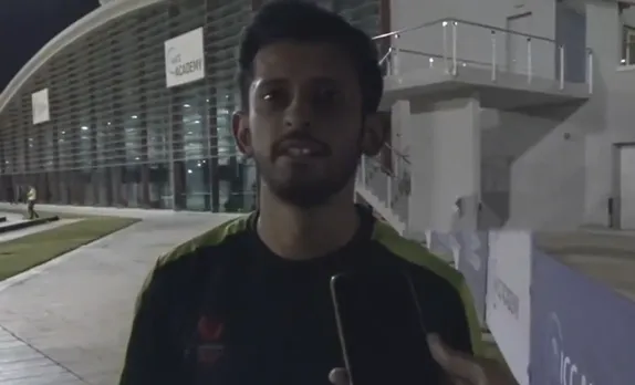 Pakistani fan gets emotional after clicking a picture with Virat Kohli