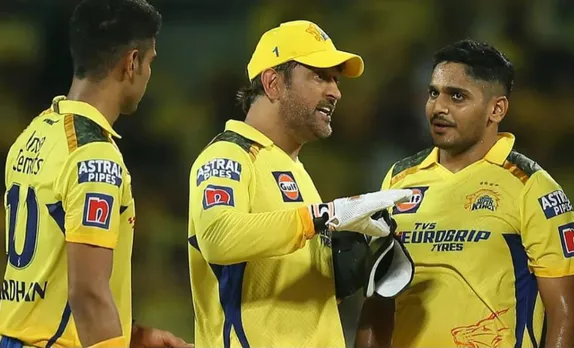 MS Dhoni with Chennai bowlers