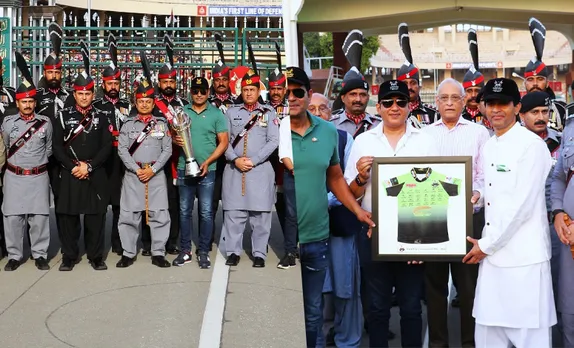Lahore Qalandars' trophy juggernaut reaches Wagah Border